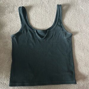 brandy melville black tank top v-noch